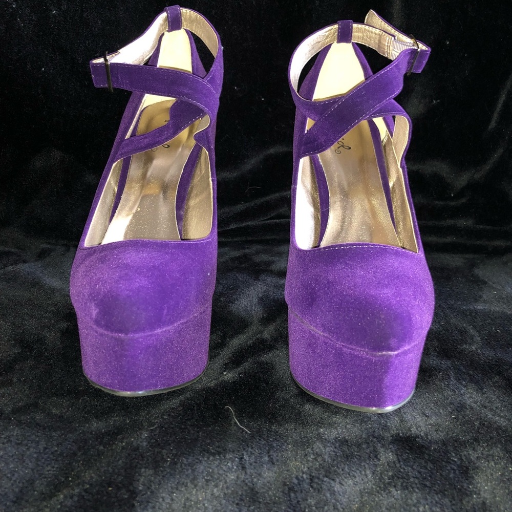 High Heeled Shoes. Purple. Quips. Velvet